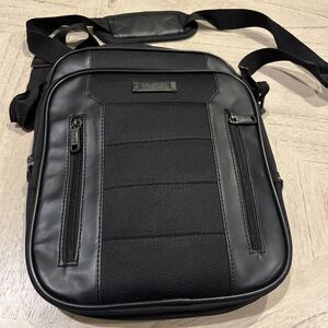 Tablet / Laptop Carrying Bag Kenneth Cole Reaction R-Tech Model 538385 Crossbody